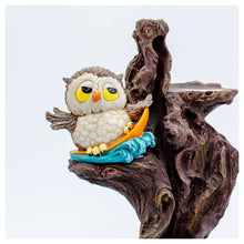 Charger l'image dans la galerie, Figurine Hibou sur planche de surf