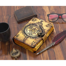Charger l'image dans la galerie, Carnet de notes en cuir vintage avec impression de boussole