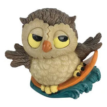 Charger l'image dans la galerie, Figurine Hibou sur planche de surf