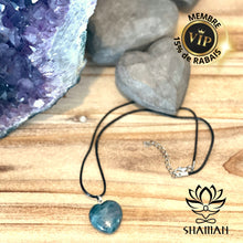 Charger l'image dans la galerie, Apatite Coeur Sur Cordelette Pendentifs Shaman