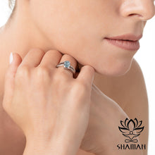 Charger l'image dans la galerie, Bague En Or Blanc 10 Carats Topaze Bleue Ovale Et Diamants Bagues