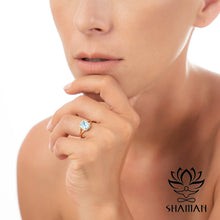 Charger l'image dans la galerie, Bague En Or Jaune 10 Carats Topaze Bleue Et Diamants Bagues