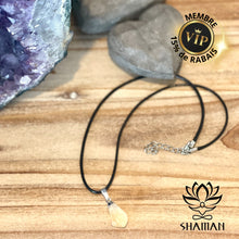 Charger l'image dans la galerie, Citrine En Pointe De Diamant Sur Cordelette Pendentifs Shaman