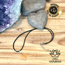 Charger l'image dans la galerie, Cornaline En Pointe De Diamant Sur Cordelette Pendentifs Shaman
