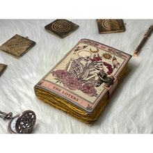 Charger l'image dans la galerie, "The Lover" Carnet en cuir vintage
