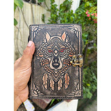 Charger l&#39;image dans la galerie, Journal en cuir gaufré Wolf avec 200 pages faites à la main
