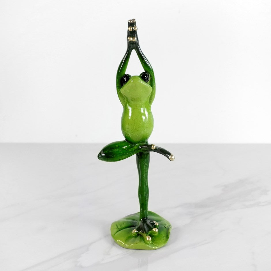 Grenouille en Position Yoga debout