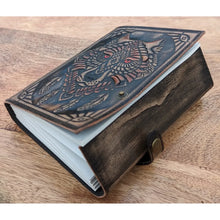 Charger l&#39;image dans la galerie, Journal en cuir gaufré Wolf avec 200 pages faites à la main
