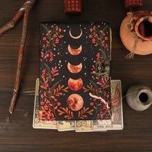 Charger l&#39;image dans la galerie, Carnet en cuir vierge vintage avec impression de lune
