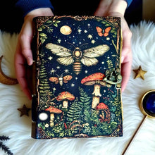 Charger l&#39;image dans la galerie, Carnet en cuir vierge vintage avec impression de champignon
