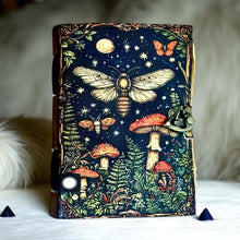 Charger l&#39;image dans la galerie, Carnet en cuir vierge vintage avec impression de champignon
