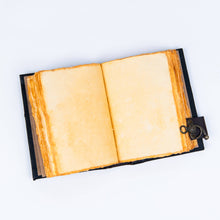 Charger l&#39;image dans la galerie, Carnet de notes en cuir avec carnet de citations imprimé Book Lover
