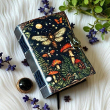 Charger l&#39;image dans la galerie, Carnet en cuir vierge vintage avec impression de champignon
