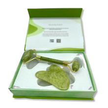 Charger l&#39;image dans la galerie, Le Rouleau &amp; Gua Sha en Jade Olive
