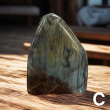Charger l&#39;image dans la galerie, LABRADORITE EN FORME LIBRE AUTOPORTANTE
