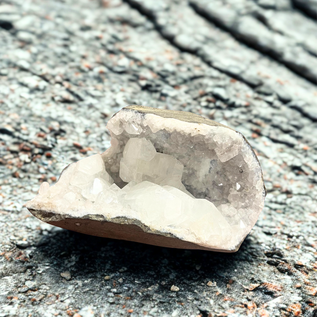 Apophyllite sur Calcédoine
