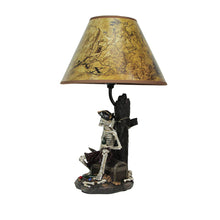 Charger l&#39;image dans la galerie, Lampe de table Pirate Skeleton de 21 pouces avec abat-jour Treasure Map
