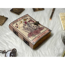 Charger l'image dans la galerie, "The Lover" Carnet en cuir vintage
