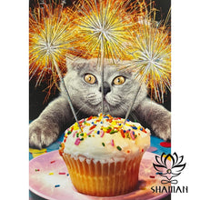 Charger l&#39;image dans la galerie, Carte Cat With Sparkler Cake Anglais De Souhaits
